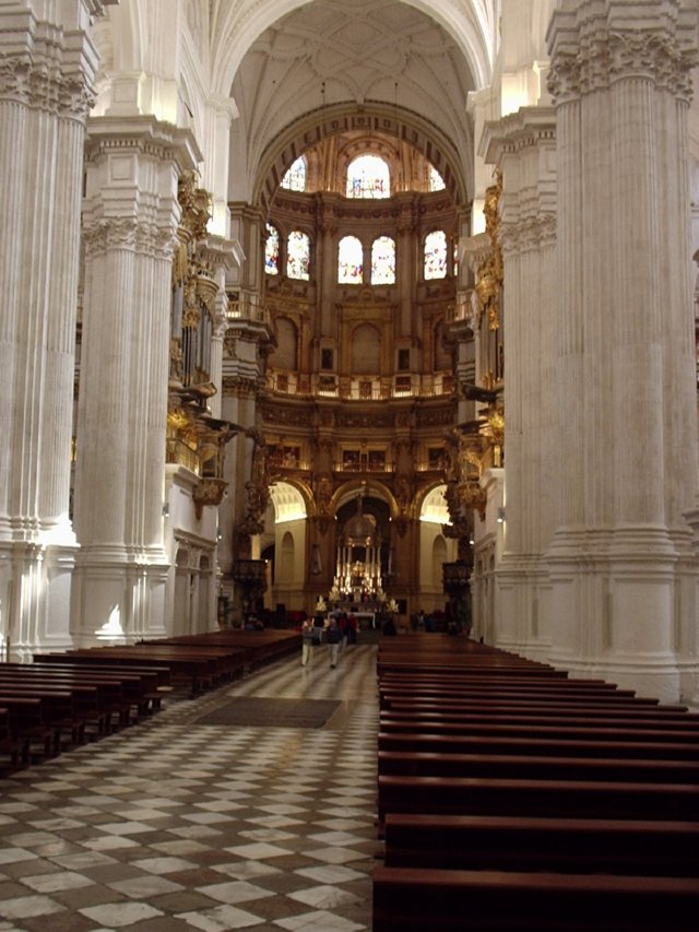 P5260290 Zicht op altaar - Catedral santa maria de la encarnacion - Granada